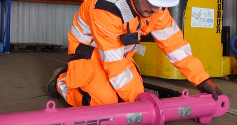 Multisec modular spreader beam assembly and rigging